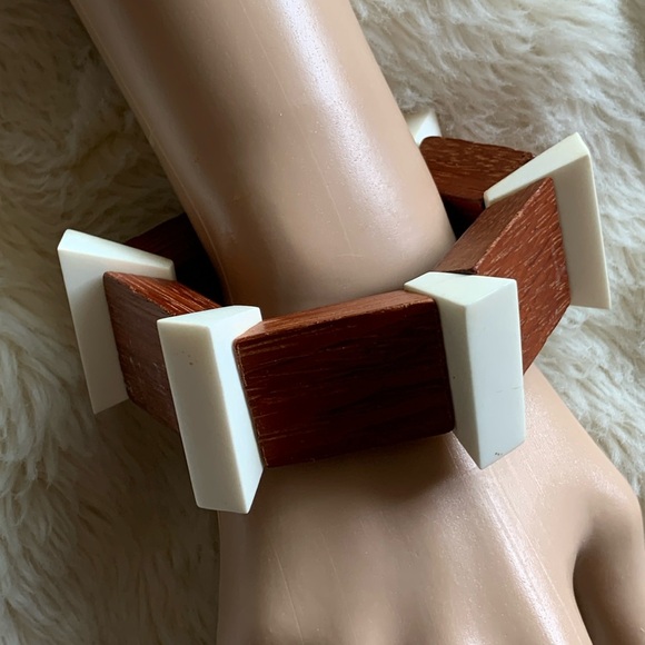 Vintage unique stretch wood bangle bracelet - Picture 2 of 12